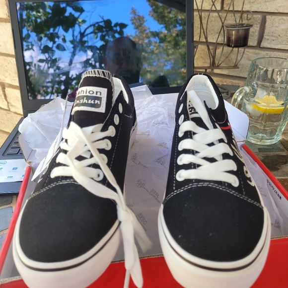 Ladies Sneakers - Picture 3 of 8